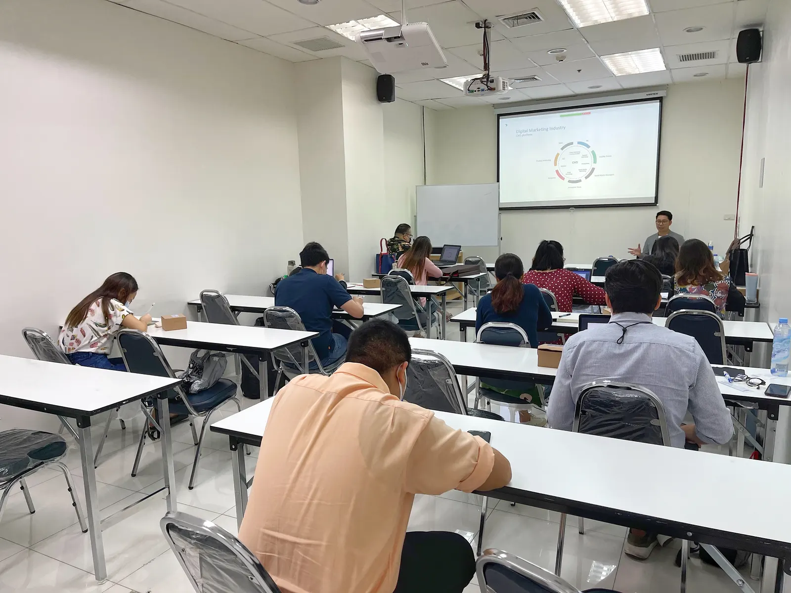 บรรยากาศผู้เข้าร่วมอบรมในห้องเรียน